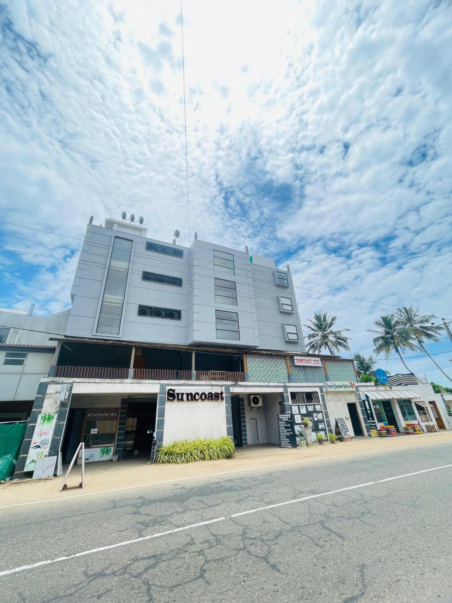 Suncoast Beach Hotel Mirissa Eksteriør billede