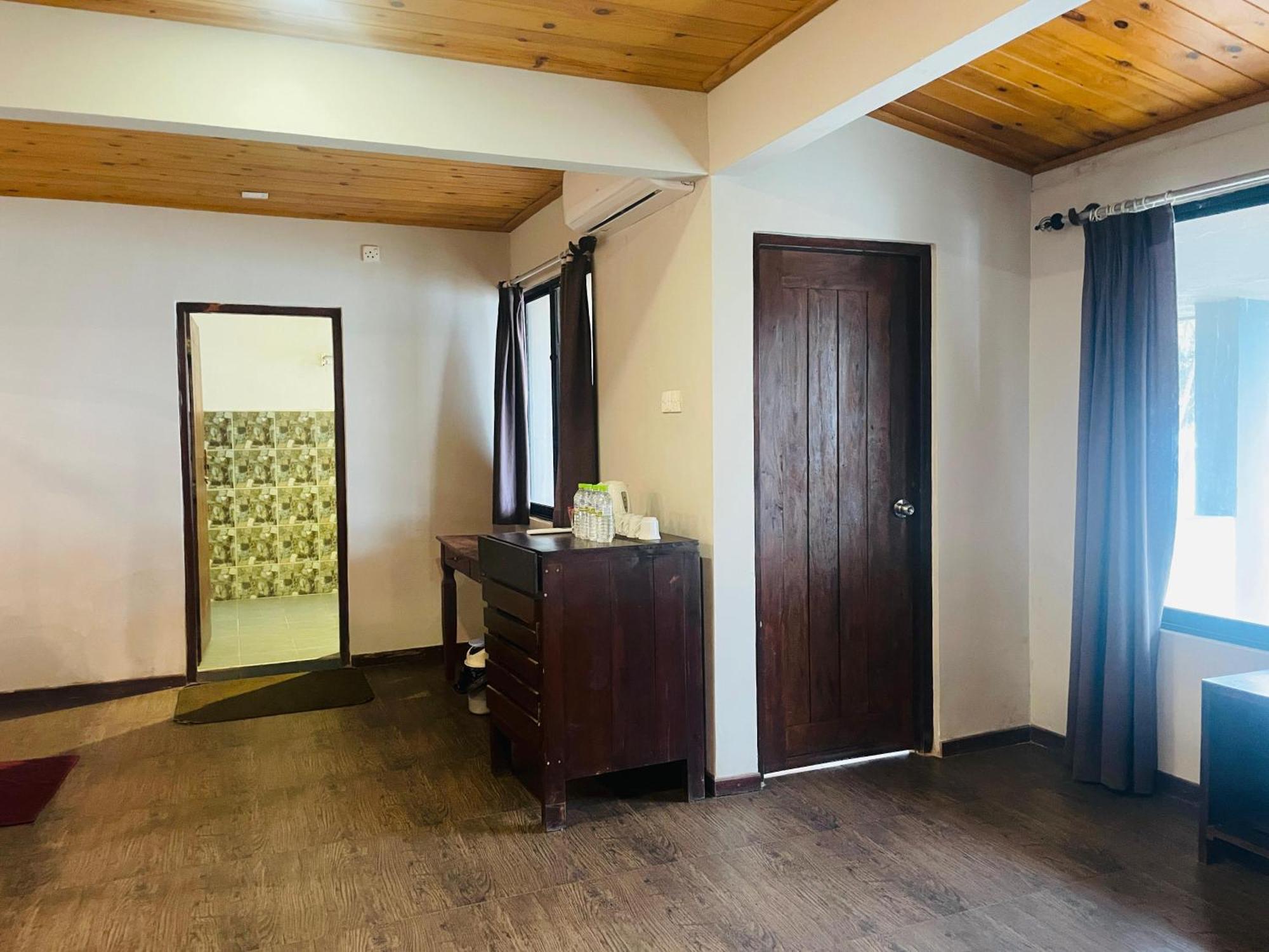 Suncoast Beach Hotel Mirissa Eksteriør billede