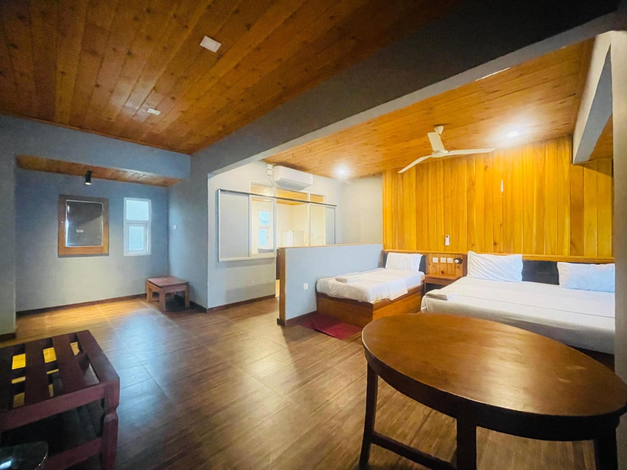 Suncoast Beach Hotel Mirissa Eksteriør billede